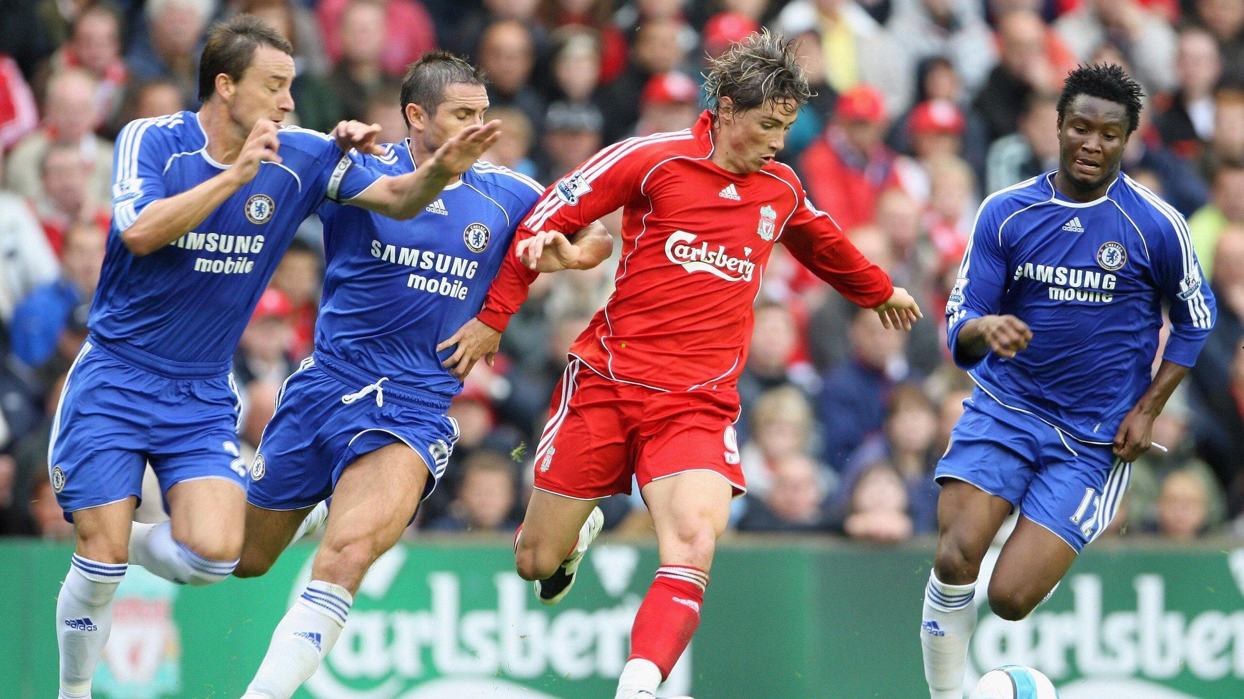 李铁执教国足引热议，12强赛征程是否应换帅？